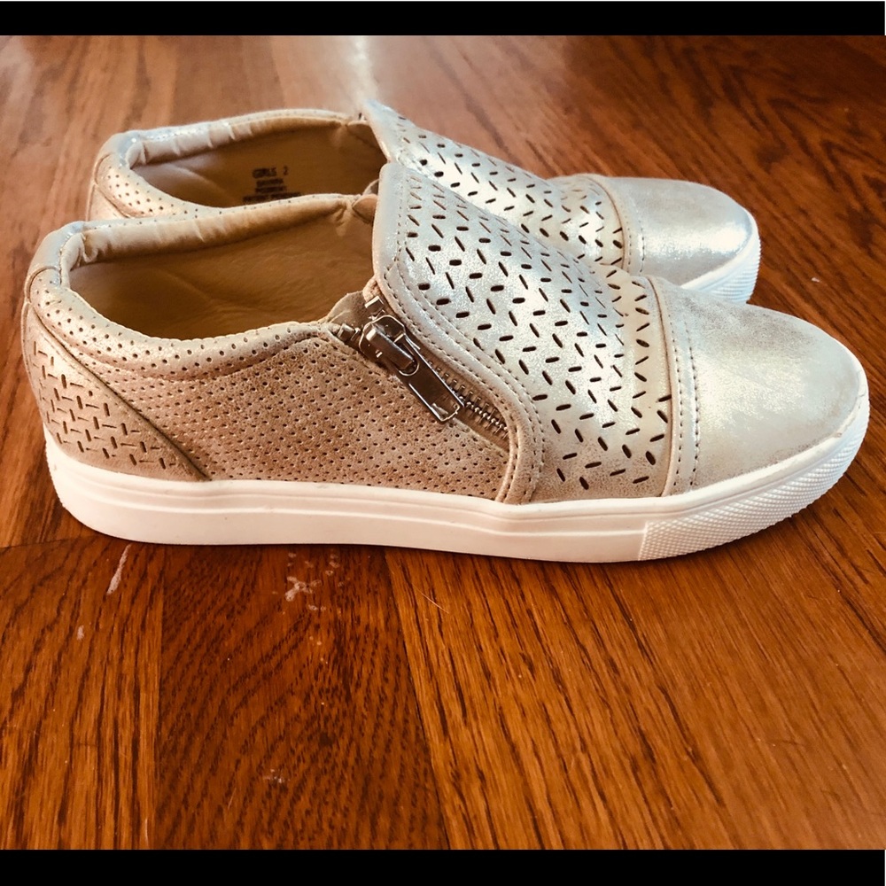 Report Slip on shoes